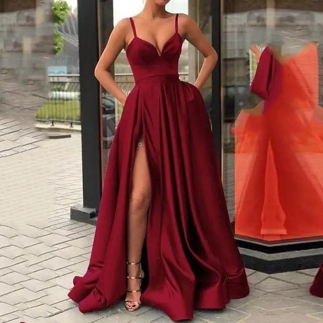¿Cuál es el vestido más apropiado para usar de acuerdo al evento?. Lo mejor será un vestido sencillo y con buen movimiento.