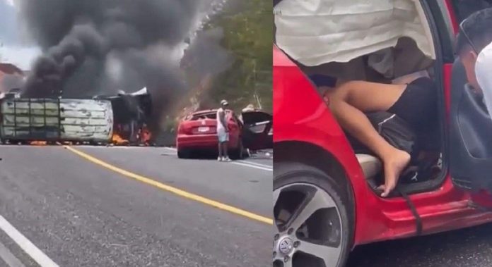 Fue Horrible, fallecen cuatro personas por accidente en Guerrero, un vehículo Volkswagen, Jetta color rojo de modelo reciente, chocó contra una Urvan