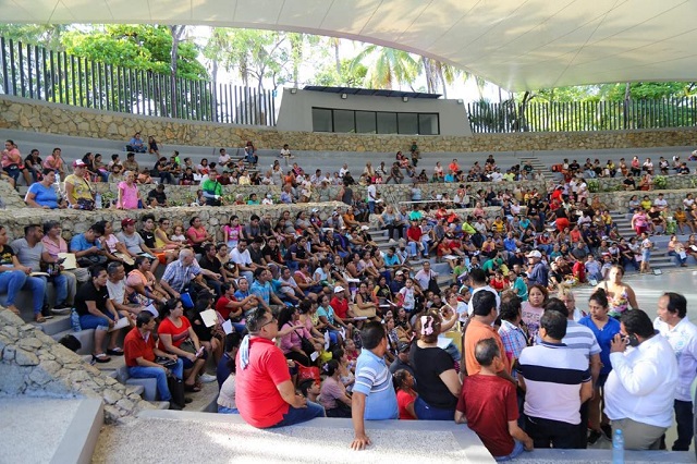 Gobierno de Evelyn Salgado Pineda continúa brindando apoyo a damnificados del mercado central de Acapulco, Guerrero