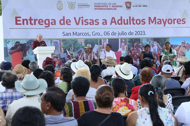 Entrega SEMAI y Gobierno de San Marcos 124 visas a adultos mayores como parte del programa “Lazos Migrantes”