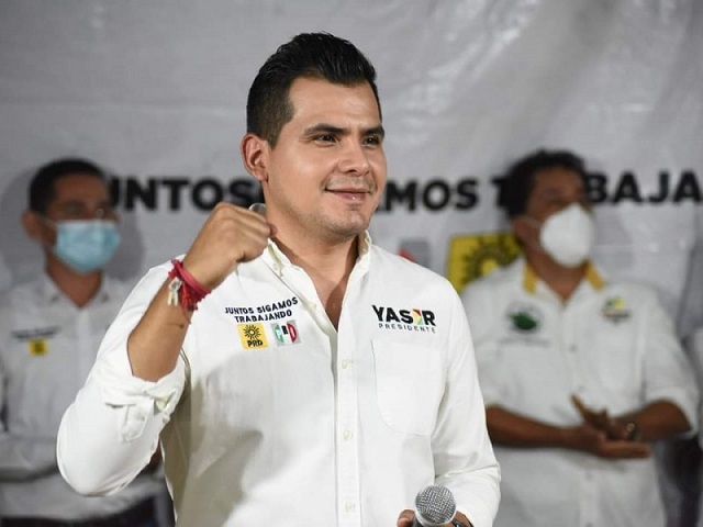 Así, Yasir Deloya renuncia al PRD y de paso, debilita sensiblemente la aspiración del dirigente de NM, Evodio Velázquez Aguirre, quien camina directo hacia la candidatura al senado por la eventual coalición PRI-PAN-PRD.