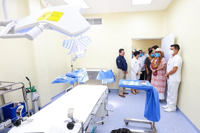 Inaugura Evelyn Salgado Pineda el Centro de Salud con Servicios Ampliados de Marquelia, el alcalde de Marquelia agradeció el apoyo de la gobernadora