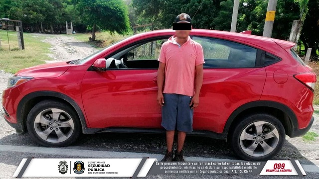 Recupera la Policía Estatal un vehículo en Tecpan de Galeana. la camioneta marca Honda, modelo CRV, color rojo, sin placas de circulación, arrojó reporte de robo