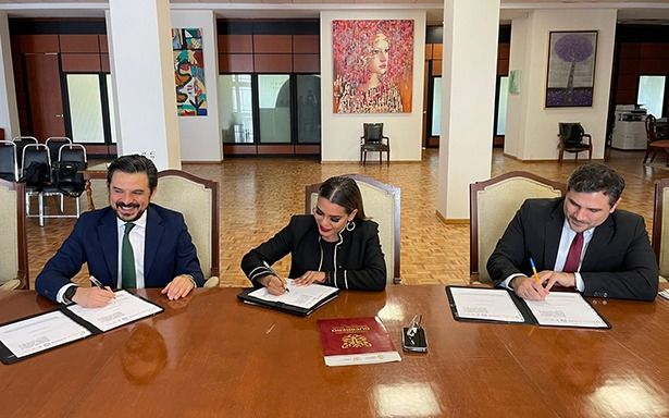 Zoé Robledo, Evelyn Salgado y Calderón Alipi firman convenio. Por su parte, indicó la gobernadora que el convenio permitirá materializar un sistema sanitario de primer nivel