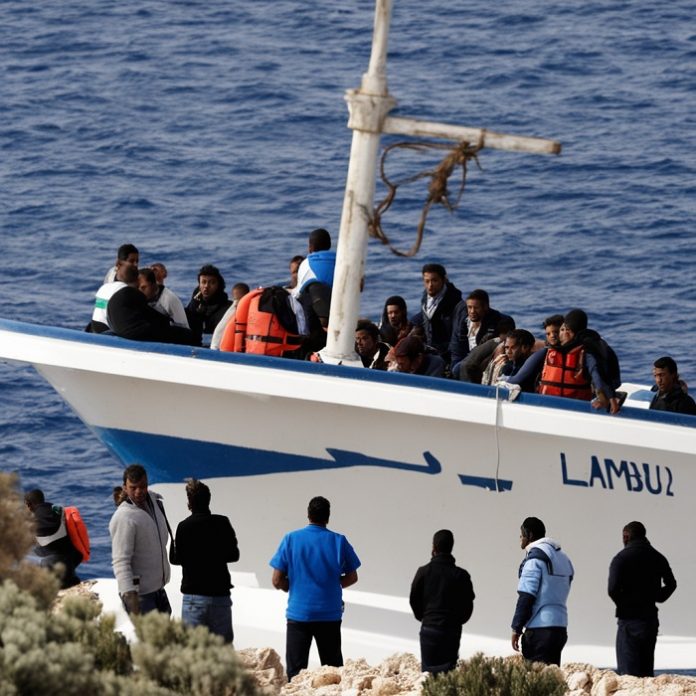 Italia Refuerza Control de Edad en Inmigrantes y Eleva Repatriaciones. Estas medidas se implementan en un contexto de aumento en la llegada de migrantes