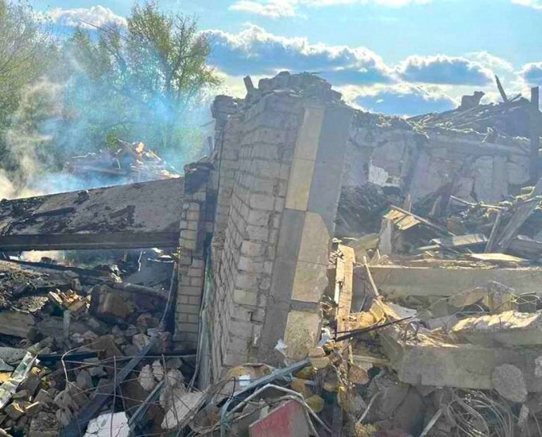 Ataque letal en tienda de comestibles en Járkov, Ucrania, deja 49 muertos