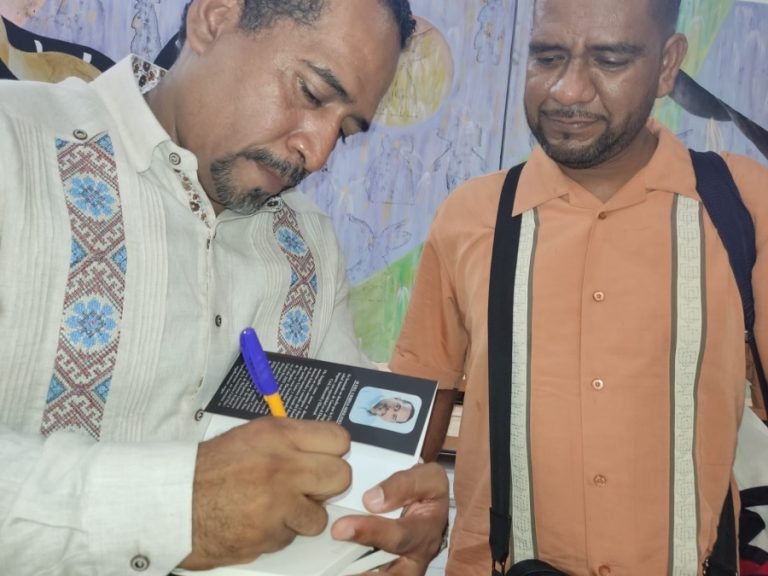 Audel Urbina presenta libro: «AFROMEXICANOS Perspectiva de un negro»