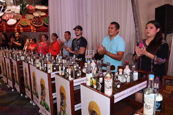 Éxito del Festival del Mezcal Guerrerense 2023 en Acapulco, se entregaron 10 carritos mezcaleros a restauranteros del puerto