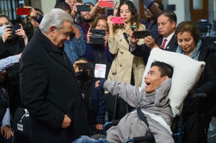 Gobierno de México donará casa a iniciativa de atención para personas con discapacidad, anuncia presidente