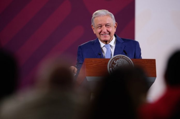 Ministros de la Corte ganan 43 veces más que trabajadores registrados ante el IMSS, señala presidente López Obrador