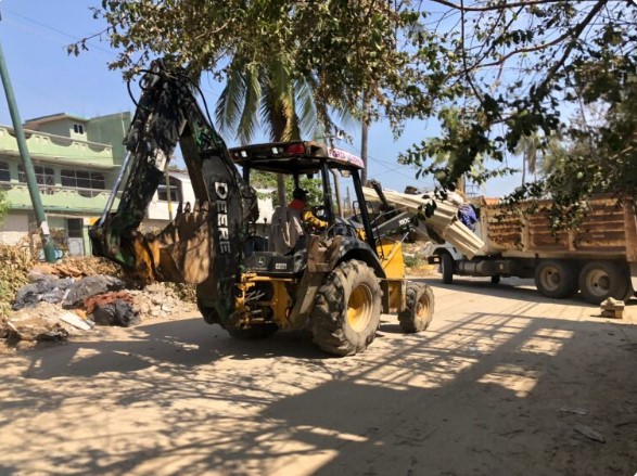 Continúa CAPASEG labores de remoción de escombros en Acapulco