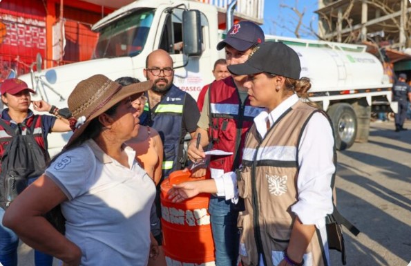 Intensifica Evelyn Salgado apoyos y servicios básicos en colonias damnificadas de Acapulco