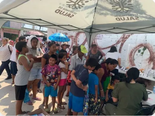se brinda atención médica a las personas afectadas por el huracán “Otis”