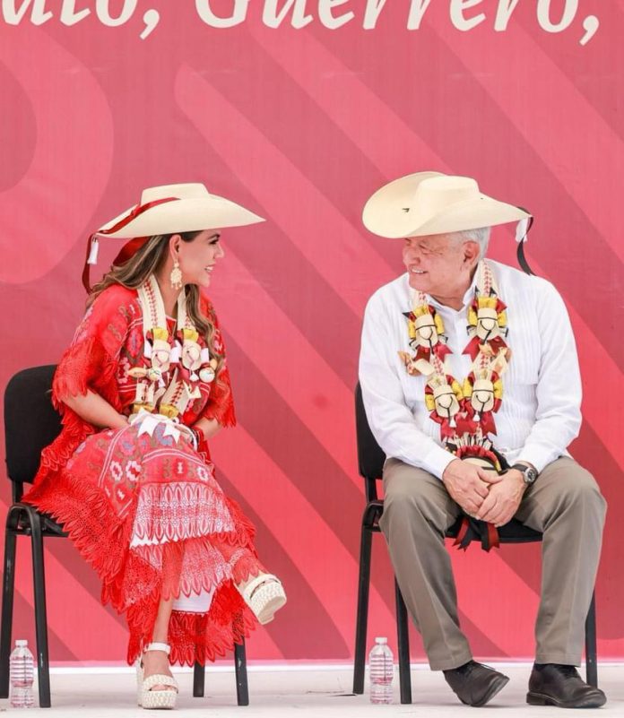 Evelyn Salgado y AMLO realizan gira de trabajo en Tierra Caliente. El presidente López Obrador se llevó el compromiso de regresar a la Tierra Caliente