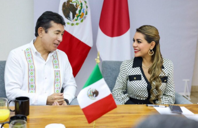Evelyn Salgado con el embajador de Japón en México
