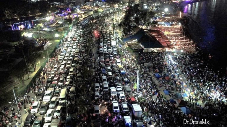 Festejo Espectacular en Acapulco: La Costera Miguel Alemán Brilla en la Noche de Año Nuevo