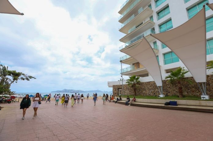 La Plaza Quebec lista para recibir a los visitantes de Acapulco. Estas acciones incluyeron mejoramiento en superficie con pavimento estampado