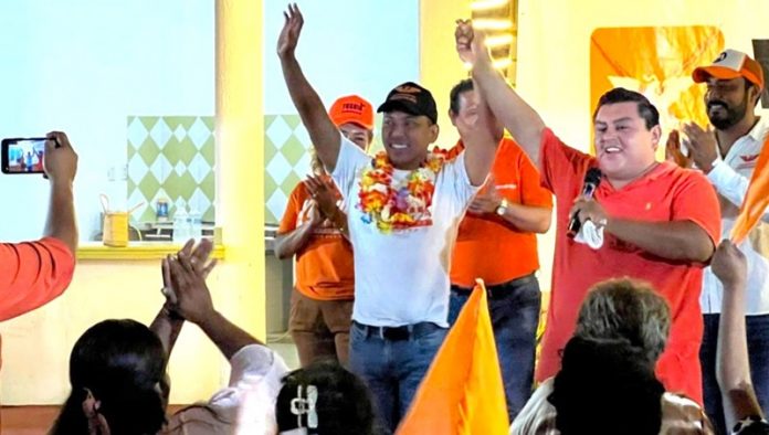 Alejandro Granda se Une a Campaña de Yoshio Ávila. Acapulco ya no quiere más a políticos que nada más piensan qué haciendo sus “conciertitos” se les va a olvidar el trabajo que no hacen
