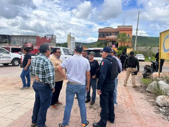 Levantan el bloqueo en carretera federal en Teloloapan