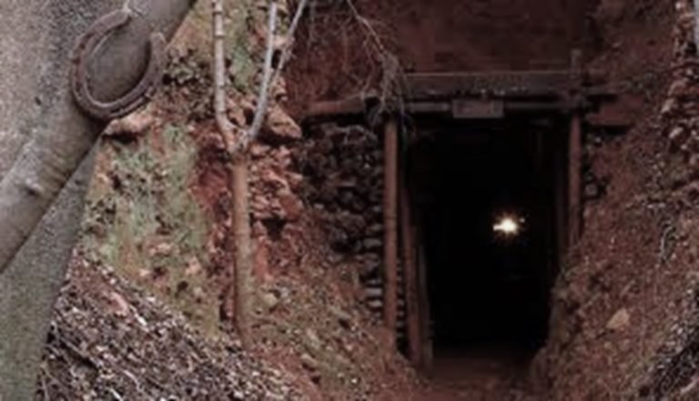 Tragedia en Sudán: 50 mineros mueren asfixiados tras derrumbe en mina de oro