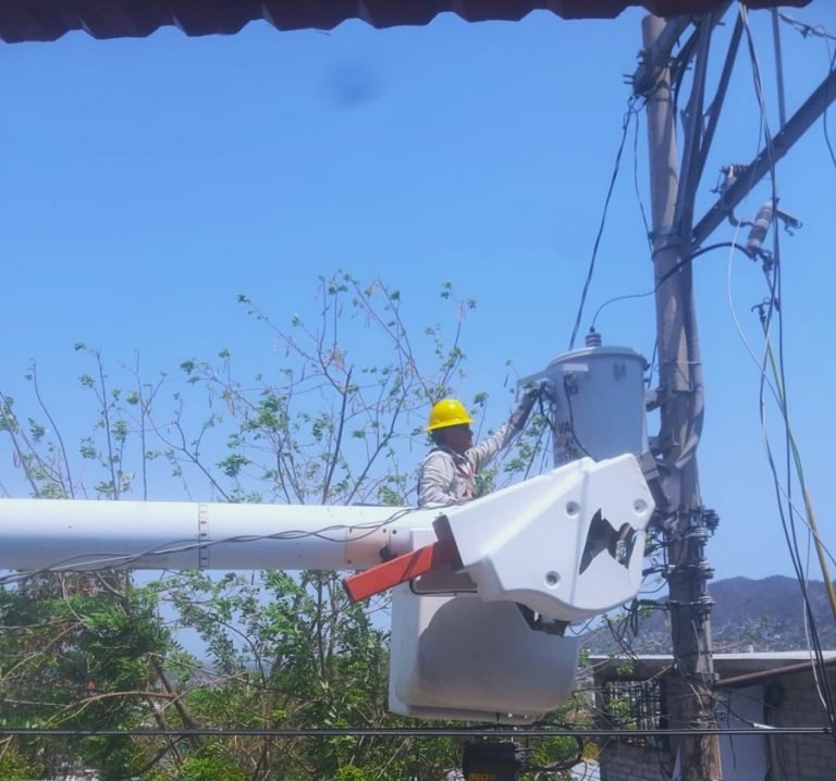 💡❤️ Raciel Rendón de la CFE restaura luz a más de 50 familias en Acapulco