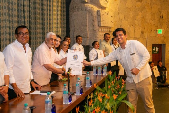 Entrega de Distintivos H a Grupo Mundo Imperial