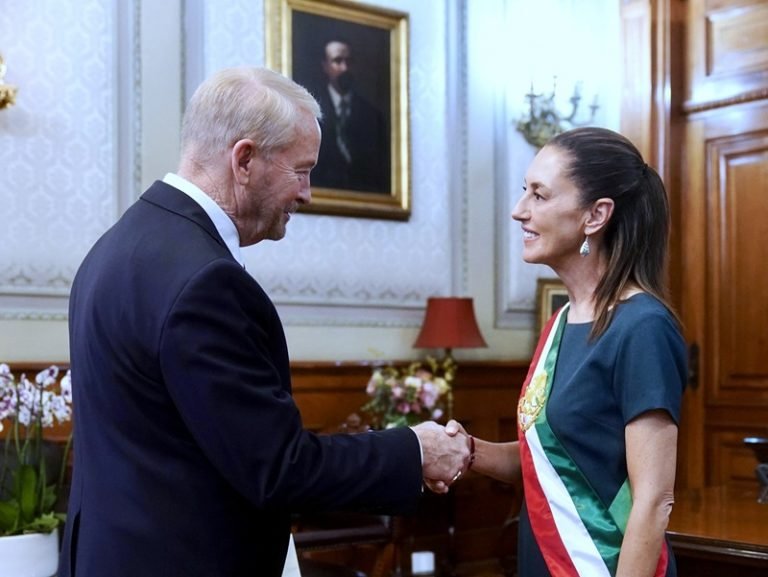 🇺🇸 Embajador Ronald Johnson felicita a Claudia Sheinbaum por traslado de 26 capos del narcotráfico a EE.UU.