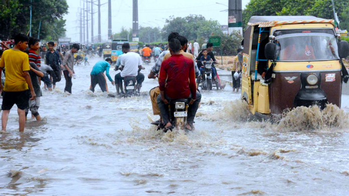 🌧️⚠️ Pakistán en estado de emergencia: 225 muertos en 48 horas por lluvias monzónicas, más de 500 víctimas en el verano