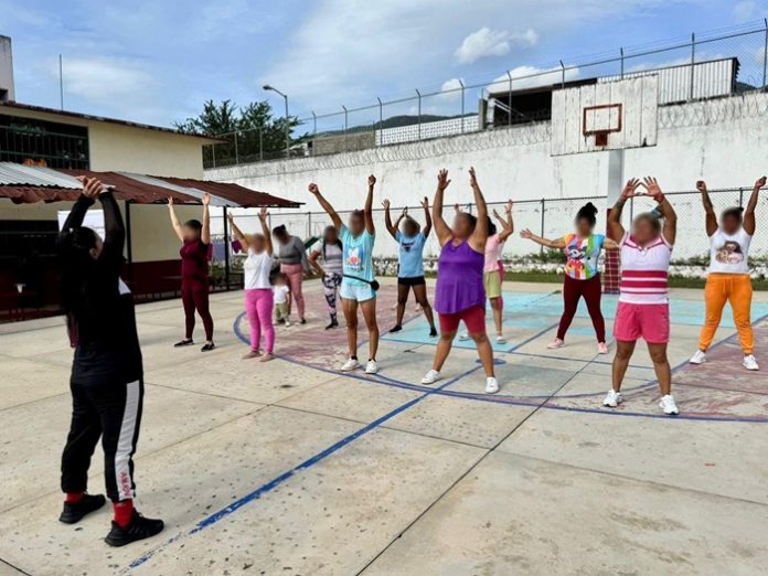 💃 Zumba con propósito: Gobernadora Evelyn Salgado impulsa bienestar emocional de jóvenes en CERESO Chilpancingo
