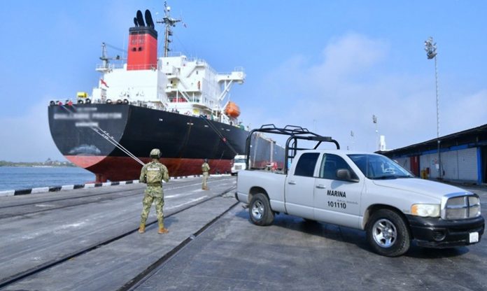 Detienen a exdirector portuario de Tampico por huachicol. El gobierno ha reforzado la inteligencia financiera, la auditoría portuaria y la coordinación entre fuerzas federales