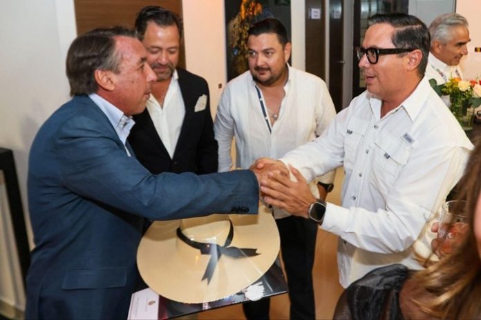 Gobierno de Evelyn Salgado alienta la confianza empresarial en Acapulco, ha priorizado la seguridad, la limpieza de playas, la modernización vial y la atracción de inversiones nacionales y extranjeras.