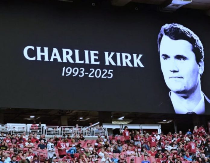 Trump encabeza multitudinario homenaje a Charlie Kirk en Arizona, funeral masivo: “Un legado conservador que no morirá”