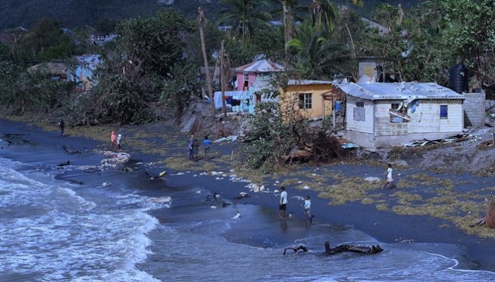 El huracán Melissa deja al menos 32 muertos en el Caribe Haití y Jamaica entre los más golpeados- El huracán Melissa deja 32 muertos en el Caribe. Haití y Jamaica sufren los mayores daños mientras Cuba evalúa pérdidas y Bahamas se prepara.
