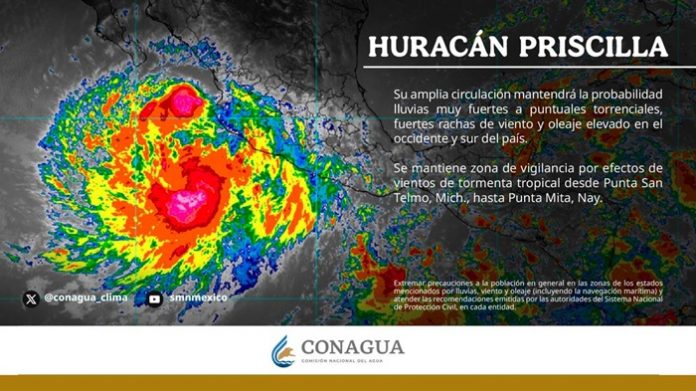 🌀El huracán Priscilla se localiza a 390 km al sur-suroeste de Cabo Corrientes, Jalisco, no subestimes a Priscila . Aunque se mantenga mar adentro, sus efectos secundarios pueden ser tan peligrosos como un impacto directo