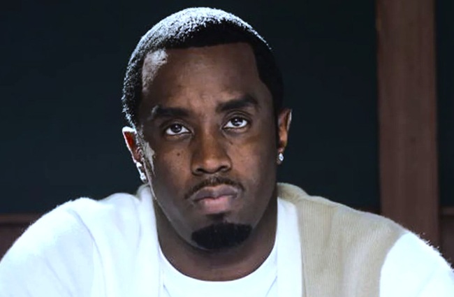 🎤 Sean “Diddy” Combs es trasladado a una cárcel federal en Nueva Jersey- El rapero Sean “Diddy” Combs fue trasladado a la cárcel Fort Dix, Nueva Jersey, donde cumplirá su condena de 50 meses con acceso a programas de rehabilitación.