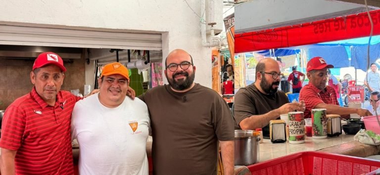 🌮⚽ Ricardo Salinas y Jorge Campos celebran lo hecho en Acapulco desde una taquería histórica