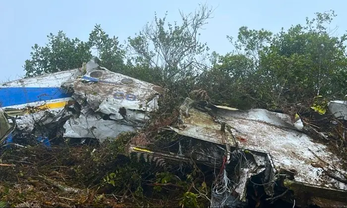 Un accidente de avión en el noreste de Colombia dejó 15 muertos, entre ellos un congresista y un candidato a la Cámara. Autoridades investigan las causas del siniestro.