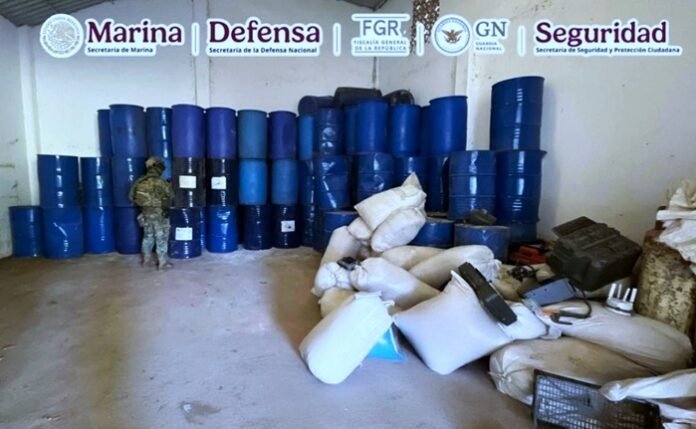 La Marina, en coordinación con fuerzas federales, desmanteló un narcolaboratorio en Guerrero y aseguró más de 37 toneladas de sustancias químicas