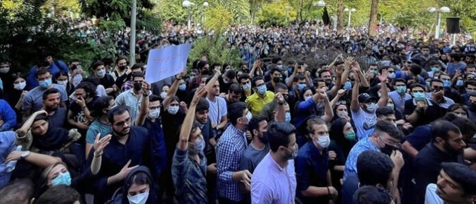 Irán admitió oficialmente la muerte de más de 3 mil personas durante semanas de protestas. Organismos de derechos humanos denuncian represión estatal y exigen transparencia.