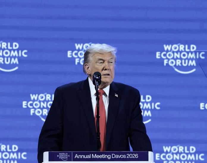 Trump sacude Davos al insistir en adquirir Groenlandia, cuestionar a la OTAN y abrir una nueva tensión con Europa por seguridad y comercio.