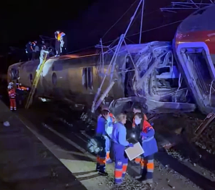 Tragedia ferroviaria en España: 21 muertos y decenas de heridos tras el descarrilamiento de dos trenes de alta velocidad en Adamuz, Córdoba.