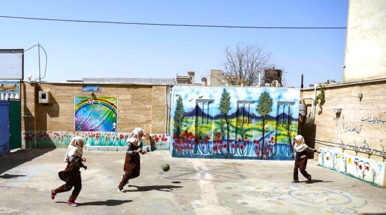 Gobernador iraní eleva a 63 las víctimas en ataque contra escuela de niñas en el sur de Irán