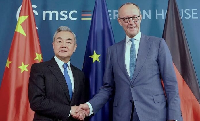 El canciller alemán Friedrich Merz pidió en Pekín una relación “más justa” con China, en medio de déficit récord y tensiones comerciales globales