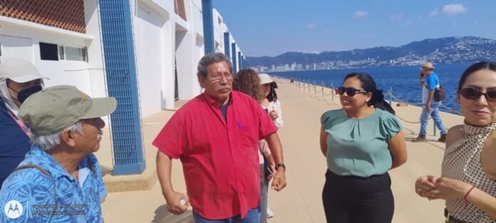 El exregidor Adolfo Plancarte Jiménez acusa que la remodelación del Jardín del Puerto en Acapulco no cumple la promesa de 90% de áreas verdes.
