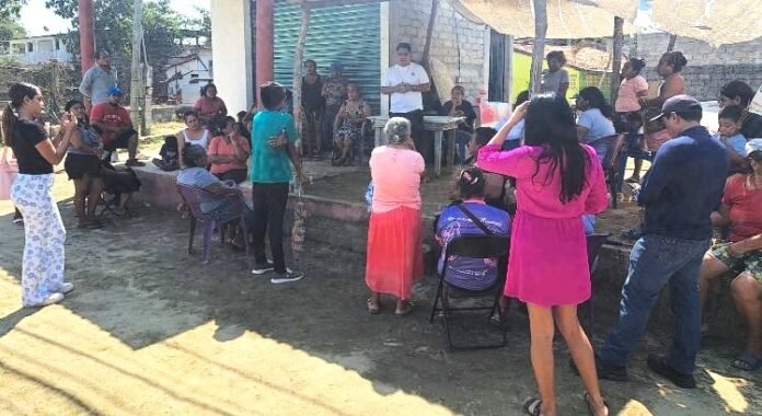 Alexis Nájera impulsa el movimiento Innovación Guerrero y recorre comunidades rurales de Acapulco para promover empleo, apoyo social y desarrollo local.