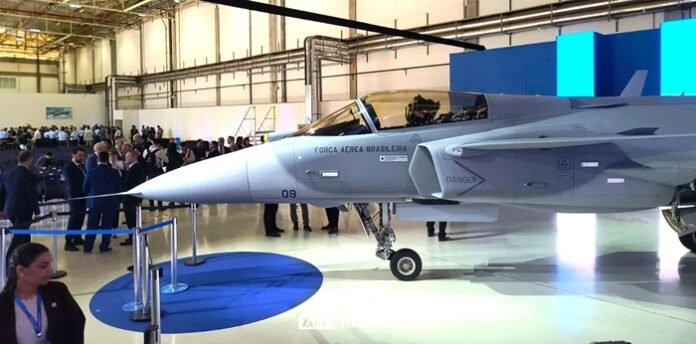 Brasil presenta su primer caza supersónico fabricado en el país. El Gripen marca un hito en América Latina y fortalece su industria militar.