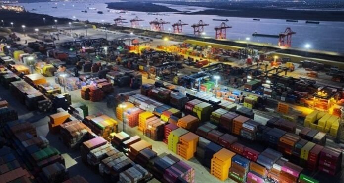 China advirtió a México por los aranceles impuestos y estimó pérdidas por 9,400 millones de dólares. No descarta represalias comerciales.