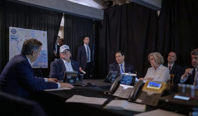 Donald Trump confirmó la muerte de tres soldados estadounidenses y del ayatolá Alí Jamenei durante la Operación Furia Épica. Reino Unido se deslinda de los bombardeos.