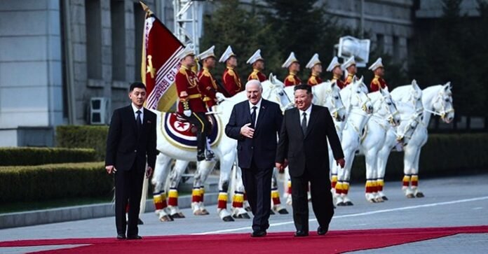 Kim Jong-un recibe a Lukashenko en Corea del Norte para fortalecer la alianza con Rusia y ampliar la cooperación política y económica.