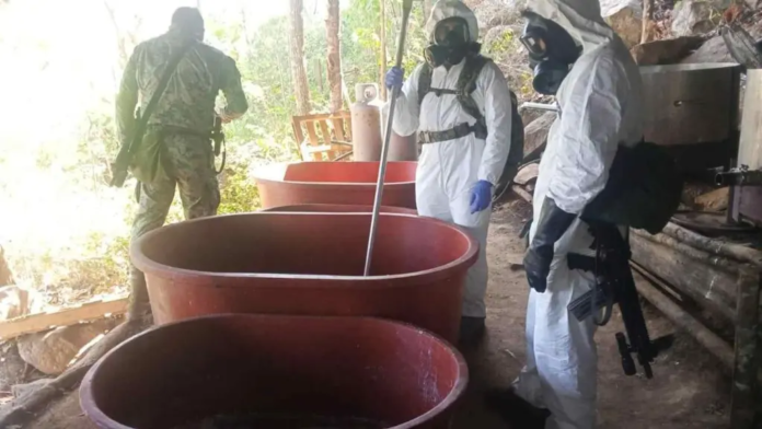 La Marina desmanteló un laboratorio de drogas sintéticas en Guerrero y aseguró miles de dosis de narcóticos. El golpe al crimen organizado supera los 309 millones de pesos.